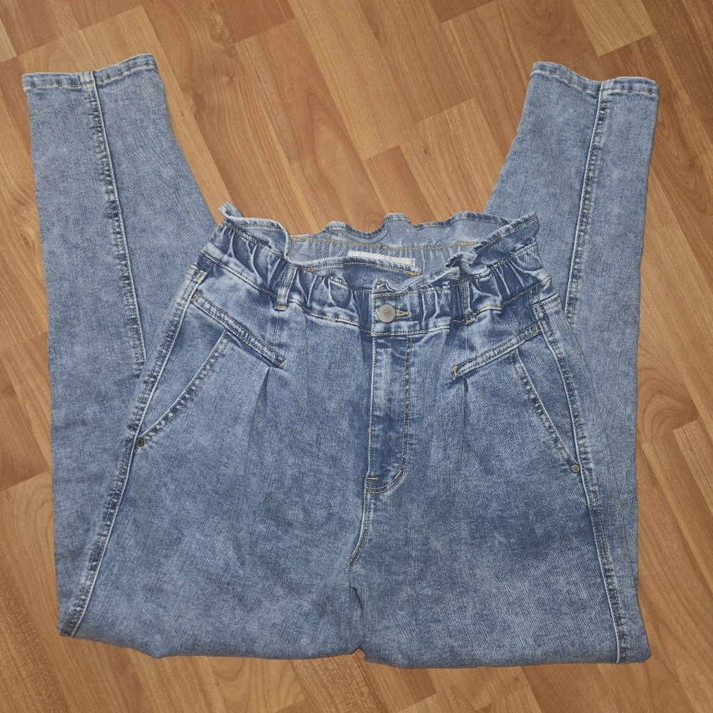 Vintage American PaperBag Waist Jeans Size 6 Light Wash Blue